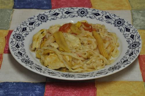 Jak uvařit thajské rýžové nudle s kuřecími prsíčky? Snadné recept, připravený za 30 - 45 minut